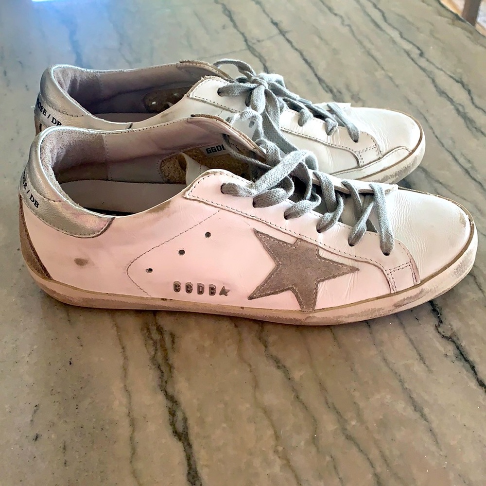 Very good used condition tennis shoes!